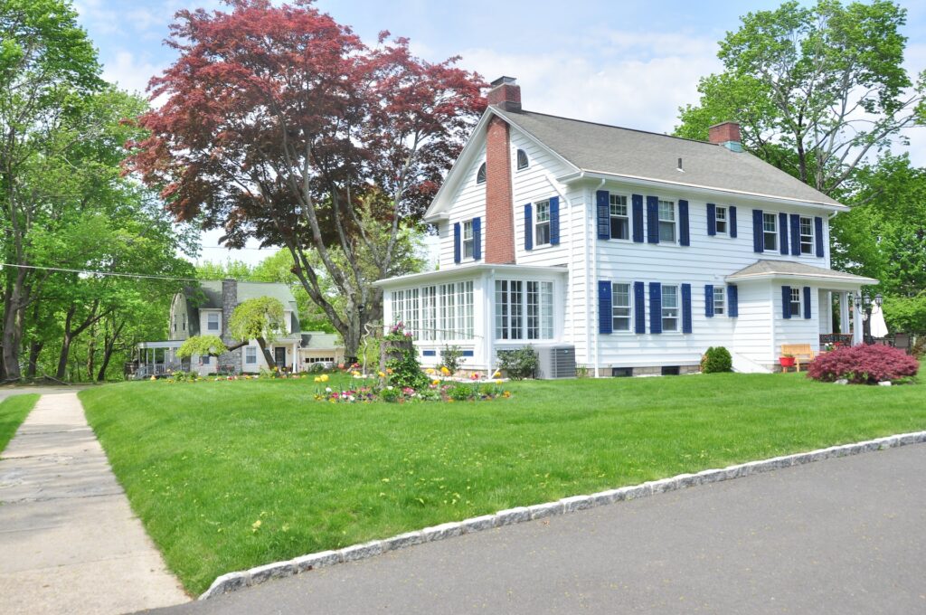 Can you go to an open house without a realtor in Canada